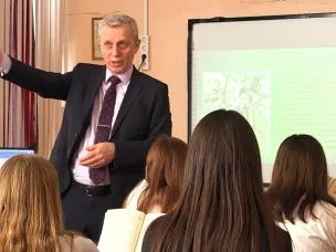 Уроки литературы с вузовским преподавателем